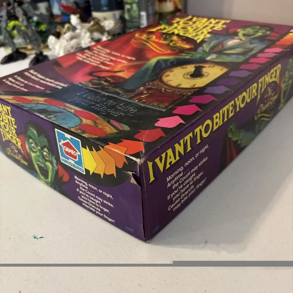 Hasbro I Vant to Bite Your Finger Board Game Preowned (NO TEETH/BUG) READ